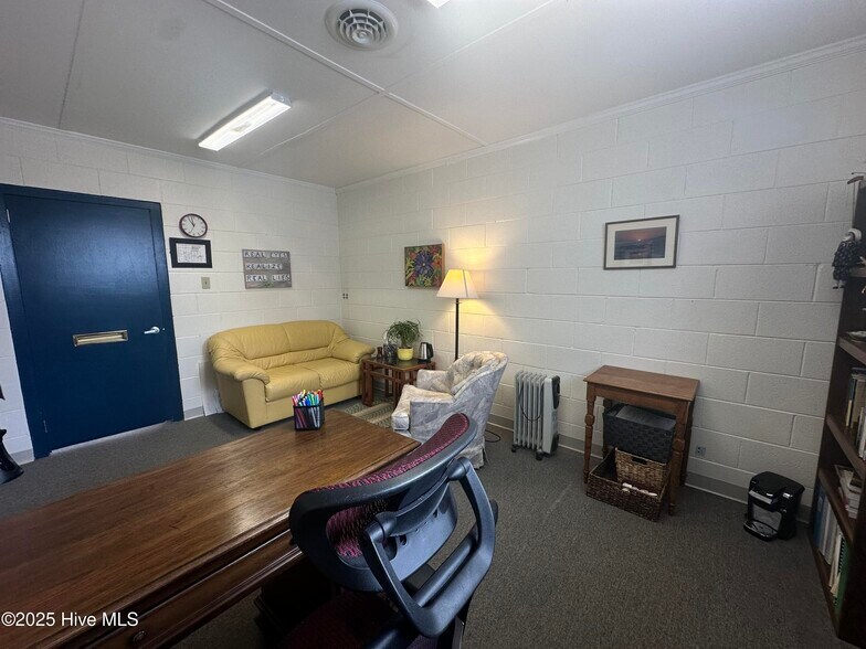 More Photos Of 2900 Bridges St, Morehead City Office For Lease