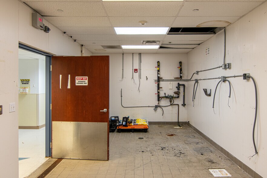 More Photos Of 201 W 5th St, Bonham Medical For Sale