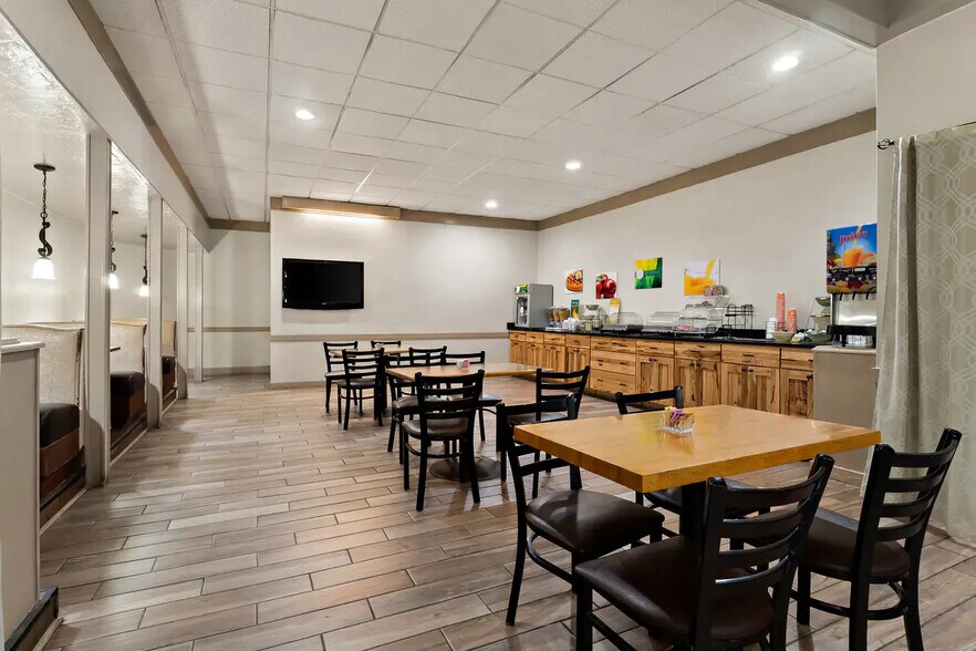 More Photos Of 300 S Highway 13, Craig Hotel For Sale