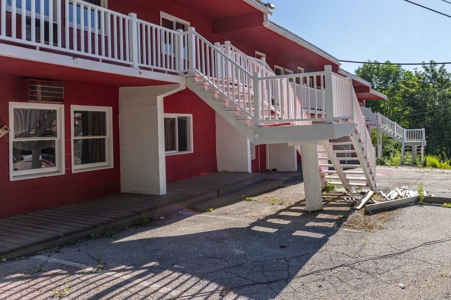 More Photos Of 196 US Route 1, Bucksport Hotel For Sale