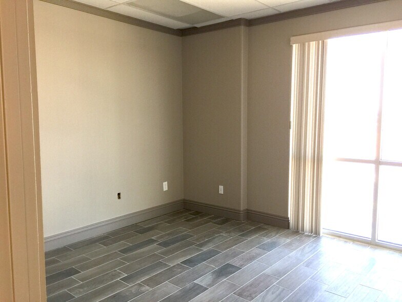 More Photos Of 4455 W Sunset Rd, Las Vegas Manufacturing For Lease