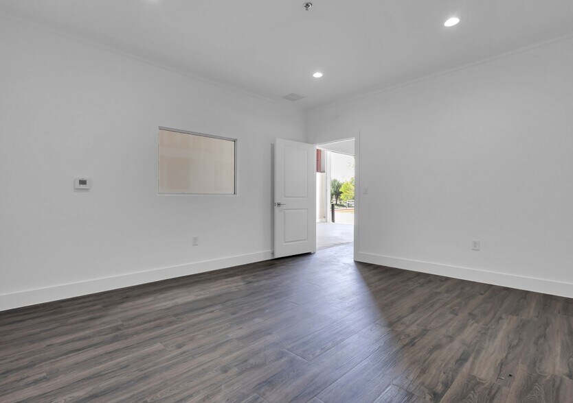 More Photos Of 312-332 Eldorado Pky, McKinney Warehouse For Sale