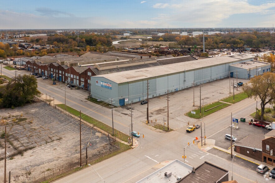 More Photos Of 425 W 151st St, East Chicago Manufacturing For Lease