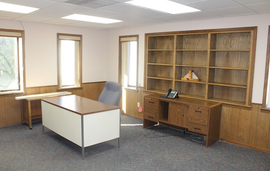 More Photos Of 4310 Oklahoma Ave, Woodward Distribution For Sale