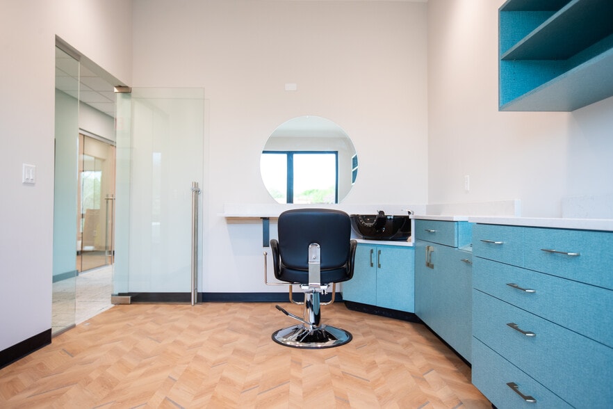 More Photos Of 4801 Quail Crest Pl, Lawrence Coworking Space