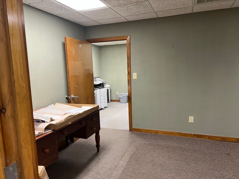 More Photos Of 374 Industrial Park Dr, Boone Showroom For Lease