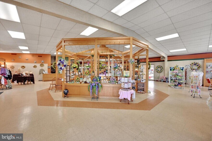 More Photos Of 501 W Washington Ave, Myerstown General Retail For Sale