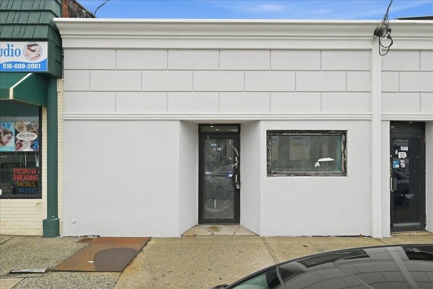More Photos Of 1621-1623 Grand Ave, North Baldwin Storefront For Lease