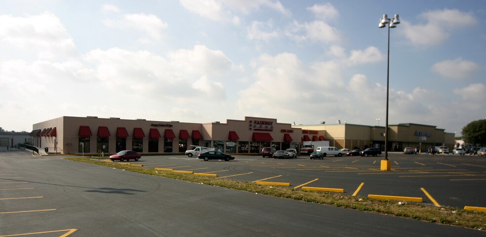 More Photos Of 5524 W Colonial Dr, Orlando Storefront For Lease