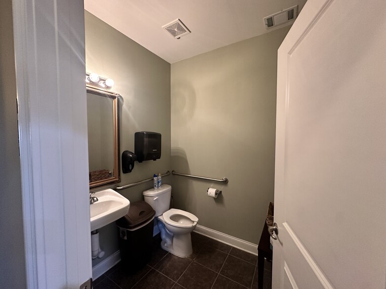 More Photos Of 110 Samaritan Dr, Cumming Medical For Sale
