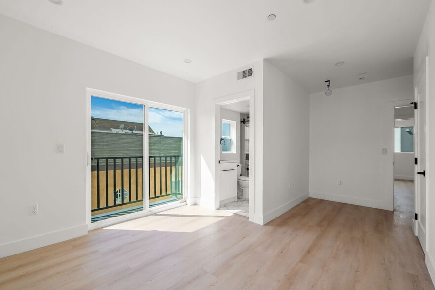 More Photos Of 1933 Magnolia Ave, Los Angeles Apartments For Sale