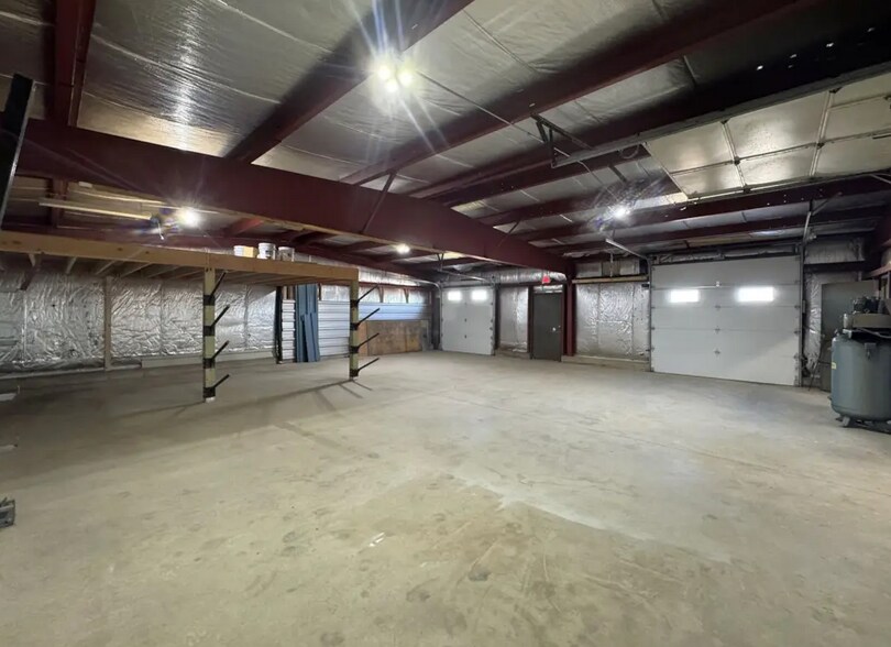More Photos Of 633 1st Ave, Monroe Showroom For Lease