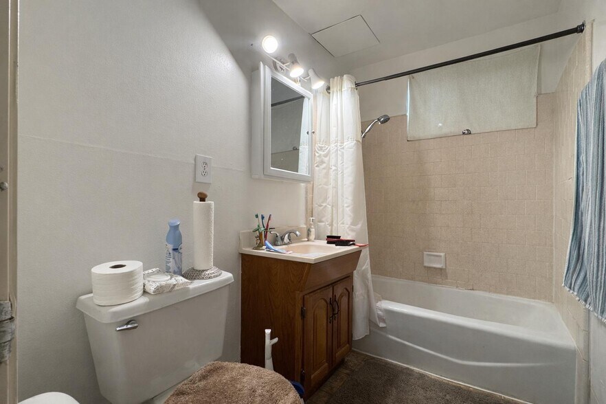 More Photos Of 16813 Halldale Ave, Gardena Multifamily For Sale