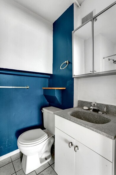 More Photos Of 420 N Craig St, Pittsburgh General Retail For Sale