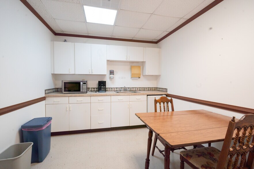 More Photos Of 220 Chesapeake Dr, White Stone Office For Sale