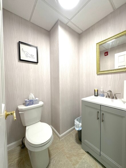 More Photos Of 230 Lafayette Rd, Portsmouth Office For Sale