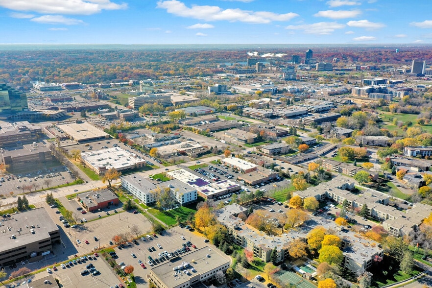 More Photos Of 4200-4250 76th St W, Edina Light Distribution For Sale