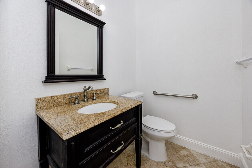 More Photos Of 2123 NE Coachman Rd, Clearwater Office For Lease