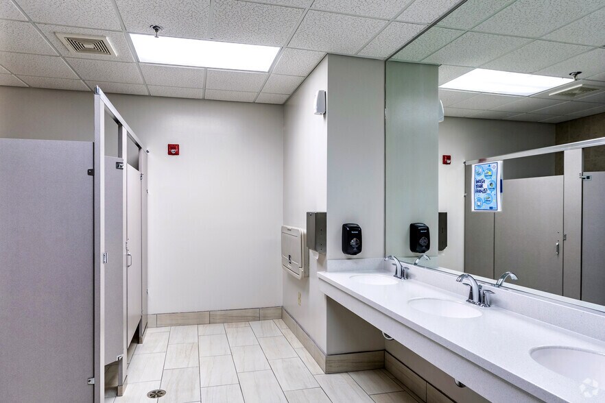 More Photos Of 146 Medical Park Rd, Mooresville Medical For Lease