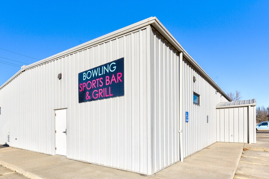 More Photos Of 1818 Central Ave, Auburn General Retail For Sale