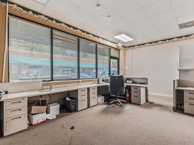 More Photos Of 2016 N Point Blvd, Tallahassee Office For Sale
