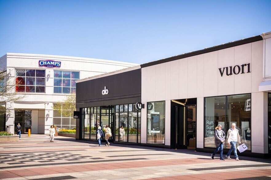 More Photos Of 2-564 Oakbrook Ctr, Oak Brook Unknown For Lease