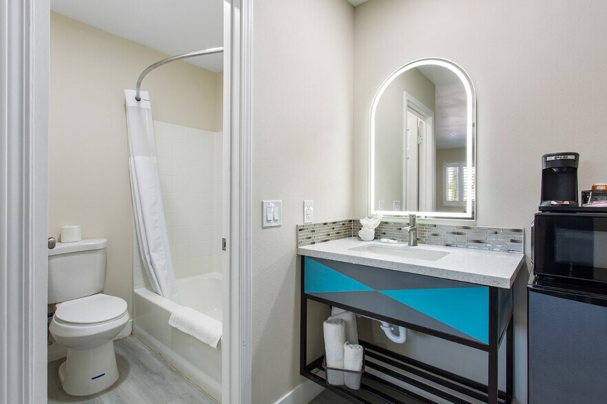 More Photos Of 15765 Mojave Dr, Victorville Hotel For Sale