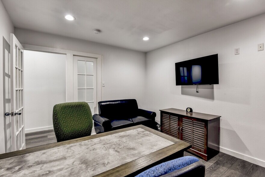 More Photos Of 4803 West Ave, San Antonio Showroom For Lease