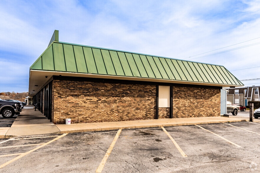 More Photos Of 10901-10925 NW 64th St, Parkville Unknown For Lease