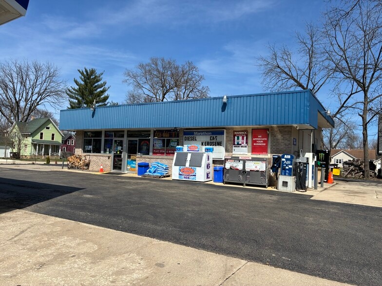 More Photos Of 817 N State St, Belvidere Convenience Store For Sale