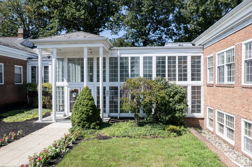 More Photos Of 550 Kinderkamack Rd, Oradell Medical For Lease