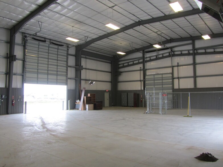More Photos Of 1401 Cathead Rd, Corpus Christi Warehouse For Lease