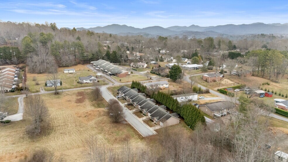 More Photos Of 520 Baird Cove Rd, Franklin Apartments For Sale