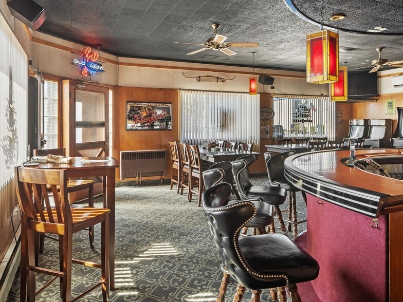 More Photos Of 201 Steele St, Algoma Hotel For Sale