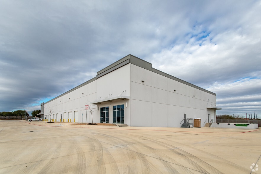 More Photos Of 515 Richland Hills Dr, San Antonio Warehouse For Lease