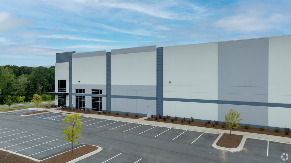 More Photos Of 142 Serviceberry Way, Mooresville Distribution For Lease