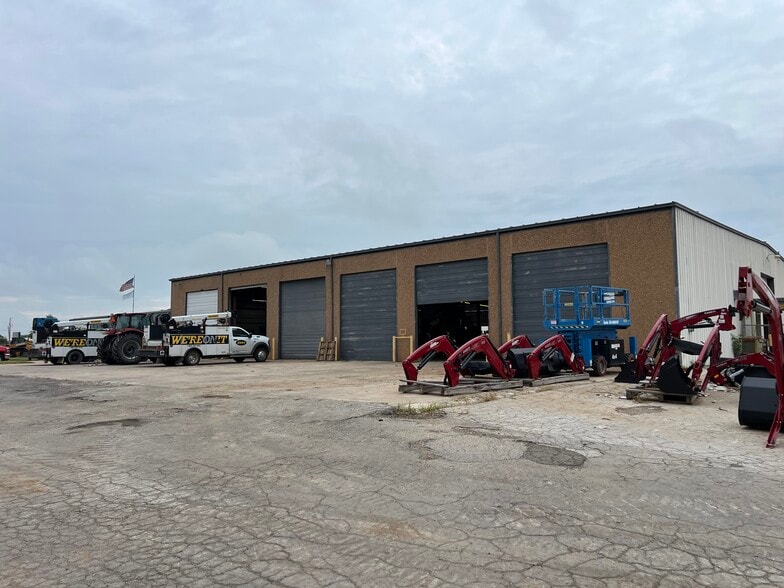 More Photos Of 12210 E 1st St, Tulsa Service For Lease