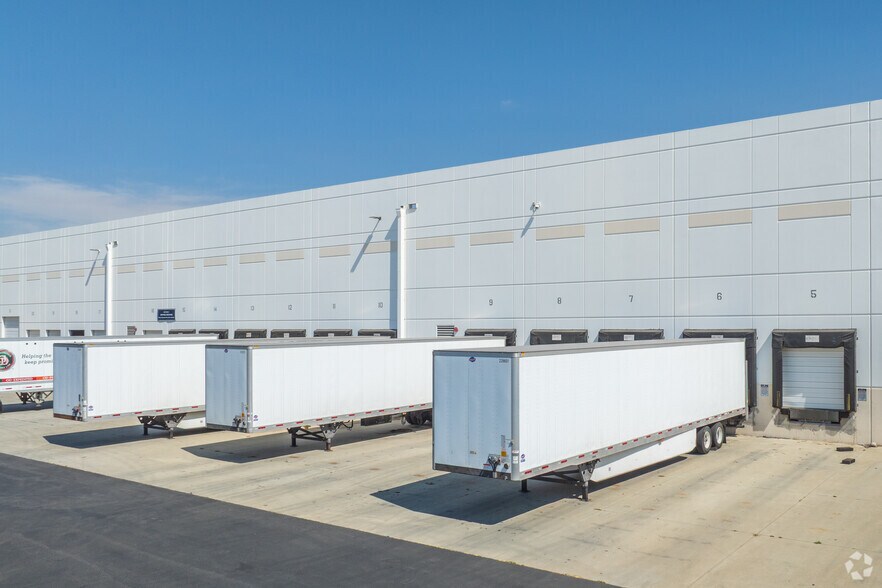 More Photos Of 14600 Bar Harbor Rd, Fontana Warehouse For Lease