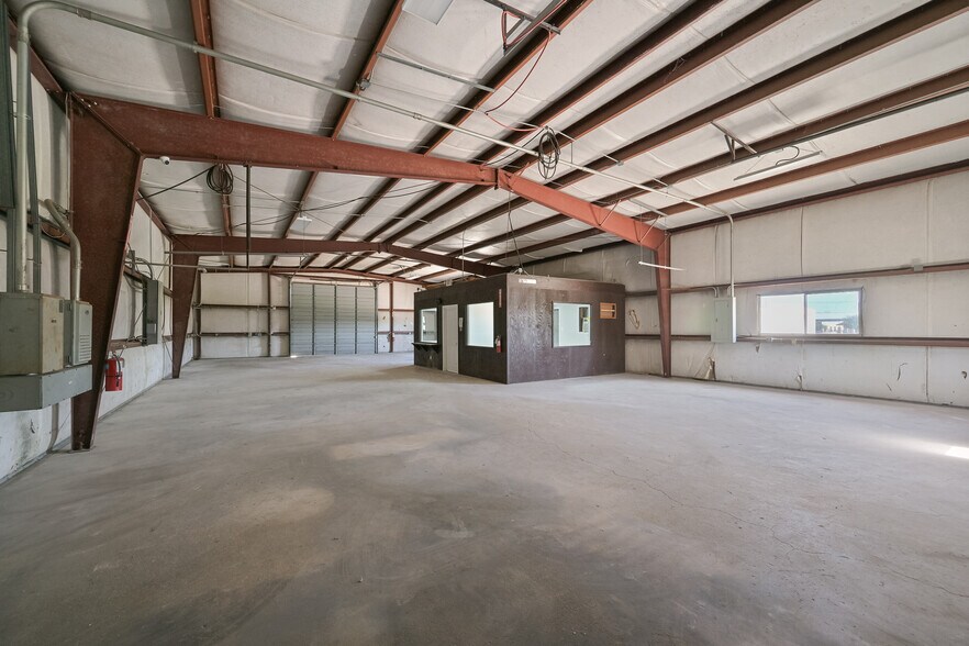 More Photos Of 314 E Walker St, League City Warehouse For Lease