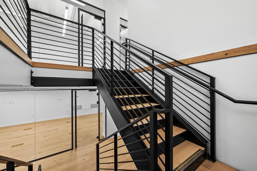 More Photos Of 632 Commercial St, San Francisco Office For Sale