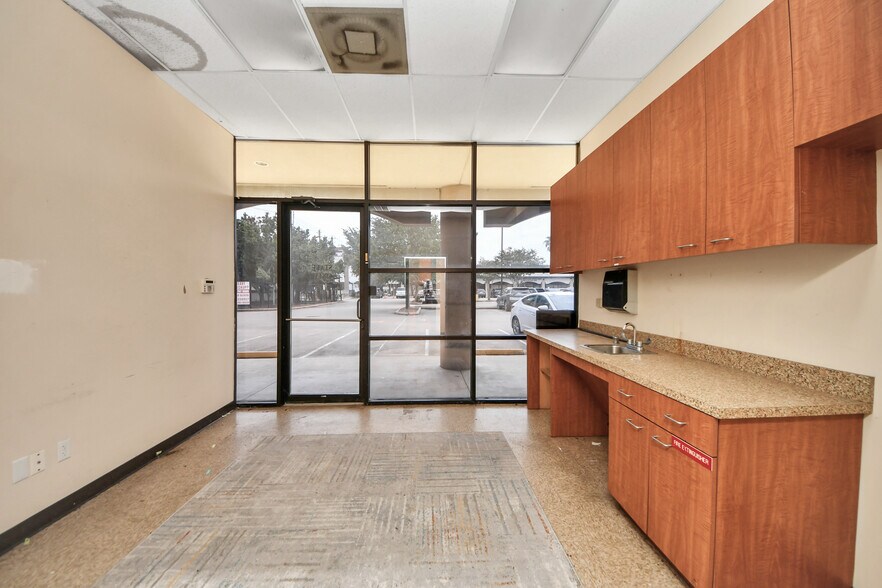 More Photos Of 10019 Main St, Houston Office For Lease