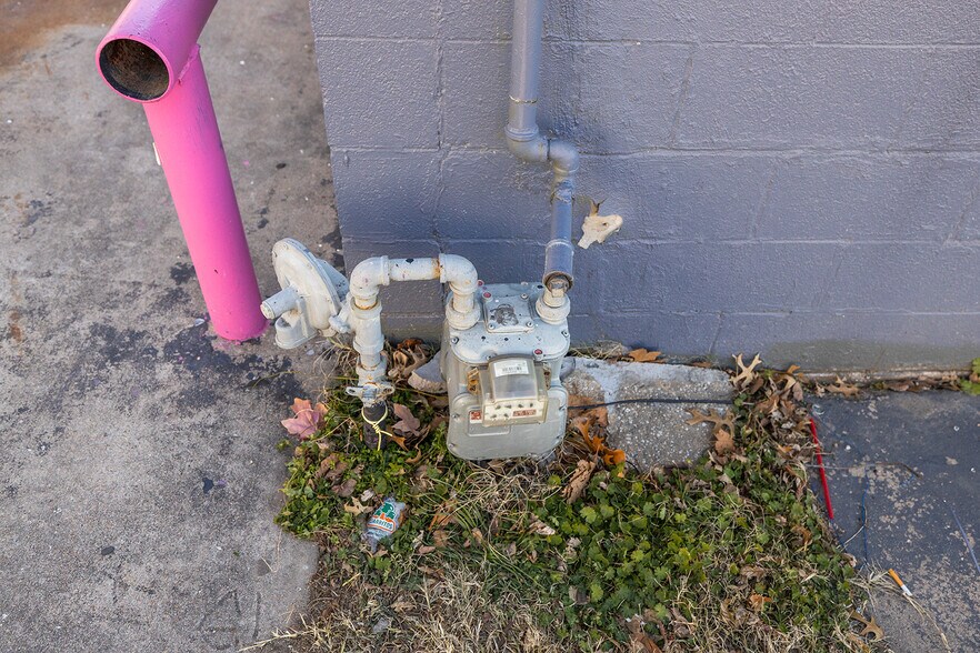 More Photos Of 212 W Harry St, Wichita Bar For Sale
