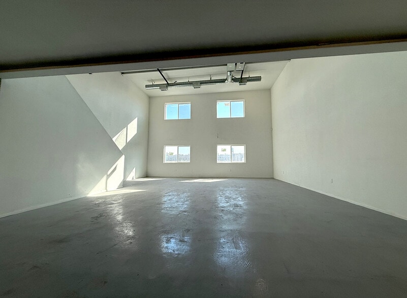 More Photos Of 746-756 Ceres Ave, Los Angeles Warehouse For Lease