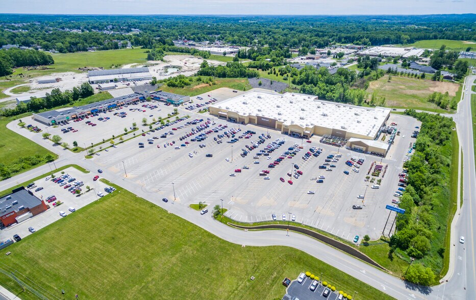 More Photos Of 3074-3132 John Williams Blvd, Bedford Freestanding For Lease