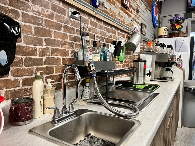 Primary Photo Of 229 N Main St, Prineville Restaurant For Sale