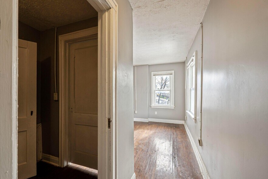 More Photos Of 1657 Sullivant Ave, Columbus Apartments For Sale