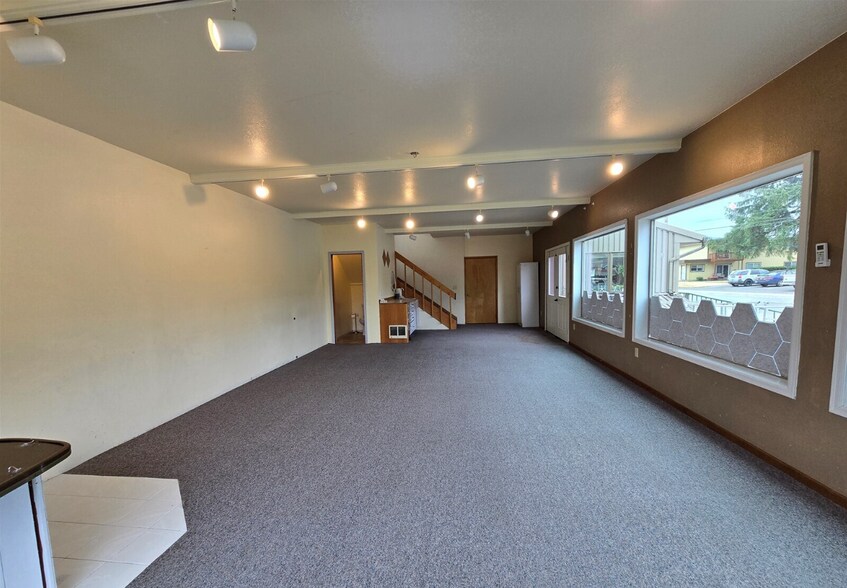 More Photos Of 633 E Pioneer Ave, Montesano Office For Lease