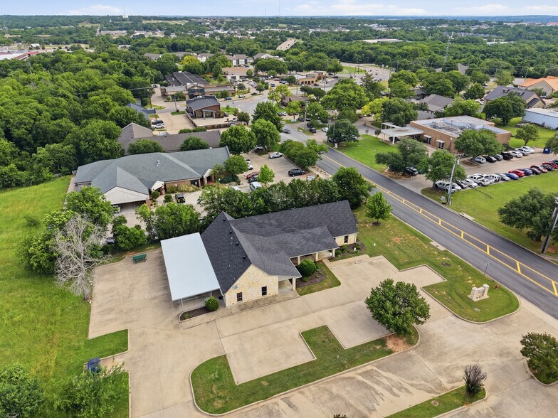 More Photos Of 914 Foster Ln, Weatherford Healthcare For Lease
