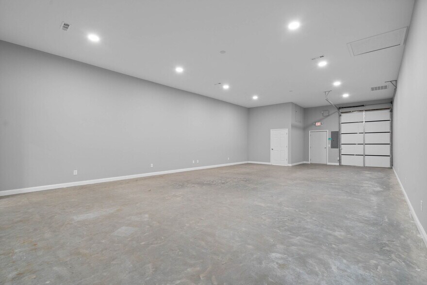 More Photos Of 1030 Smokestack Dr, Clarksville Flex For Sale