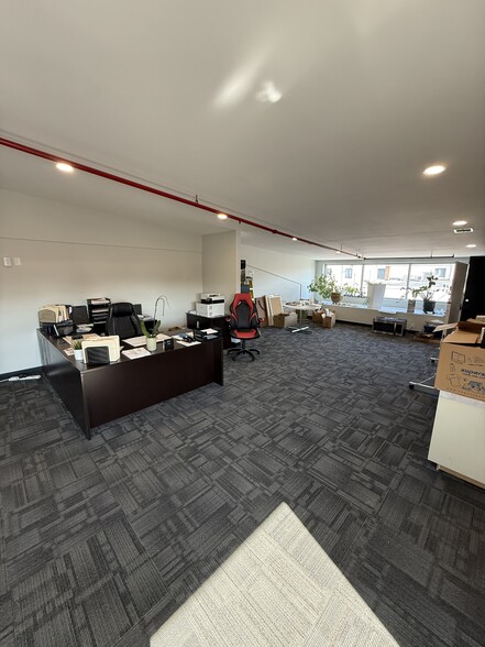 More Photos Of 586 Pleasant St, Watertown Flex For Sale